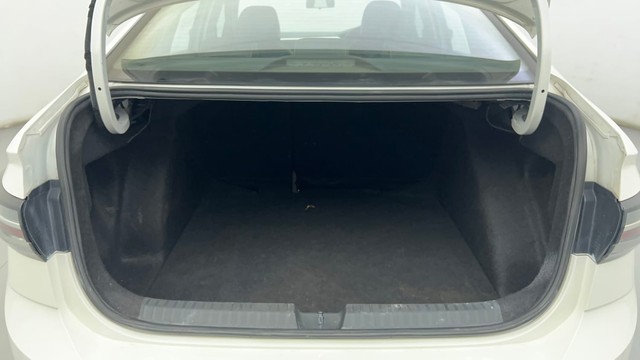 Second-hand 2022 Volkswagen Virtus Highline for sale in Ahmedabad-9