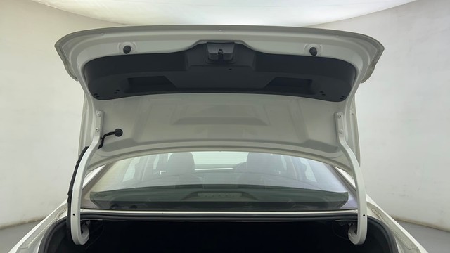 Second-hand 2022 Volkswagen Virtus Highline for sale in Ahmedabad-27