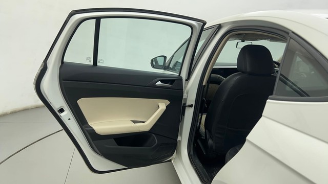 Second-hand 2022 Volkswagen Virtus Highline for sale in Ahmedabad-28