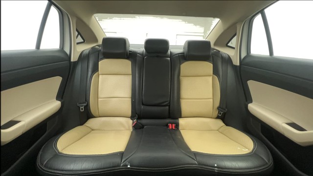 Second-hand 2022 Volkswagen Virtus Highline for sale in Ahmedabad-35