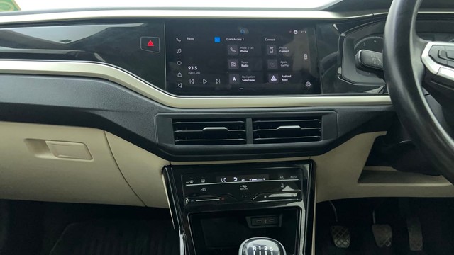 Second-hand 2022 Volkswagen Virtus Highline for sale in Ahmedabad-36