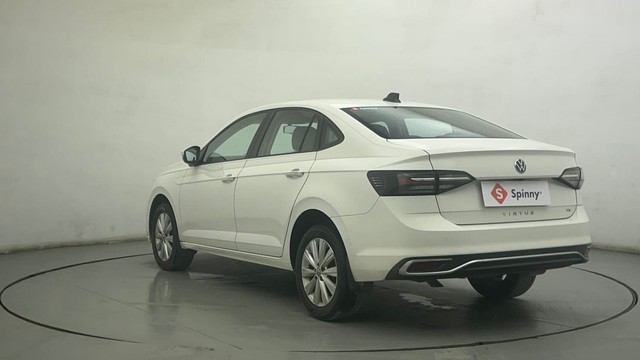 Second-hand 2022 Volkswagen Virtus Highline for sale in Ahmedabad-5