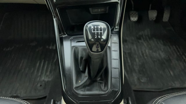 Second-hand 2022 Volkswagen Virtus Highline for sale in Ahmedabad-12