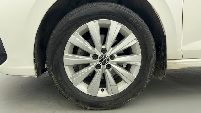 Second-hand 2022 Volkswagen Virtus Highline for sale in Ahmedabad-20