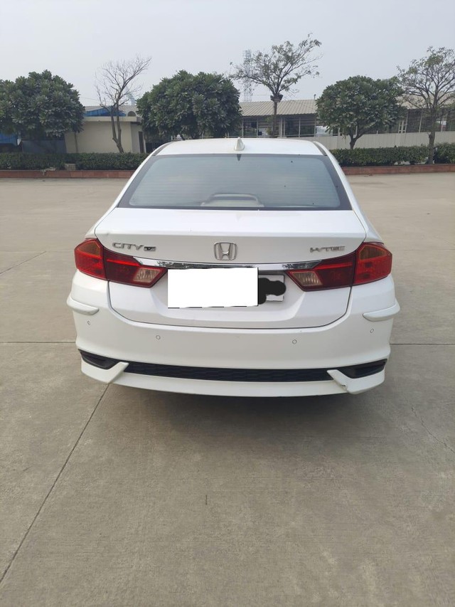 Second-hand 2019 Honda City V MT for sale in New Delhi-9