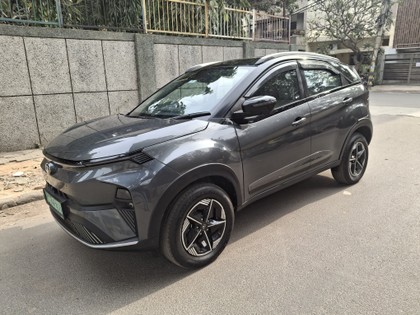 Second-hand 2023 Tata Nexon EV Empowered MR for sale in New Delhi