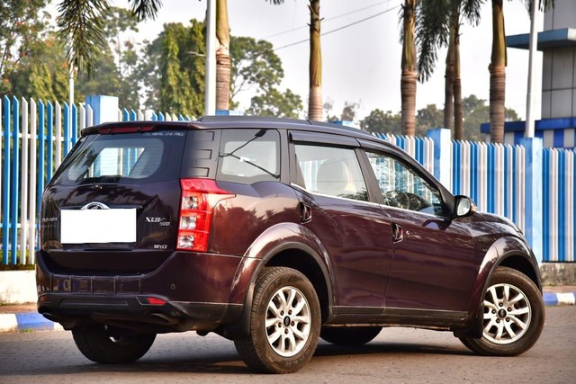 Second-hand 2017 Mahindra XUV500 R W10 FWD for sale in Kolkata-2