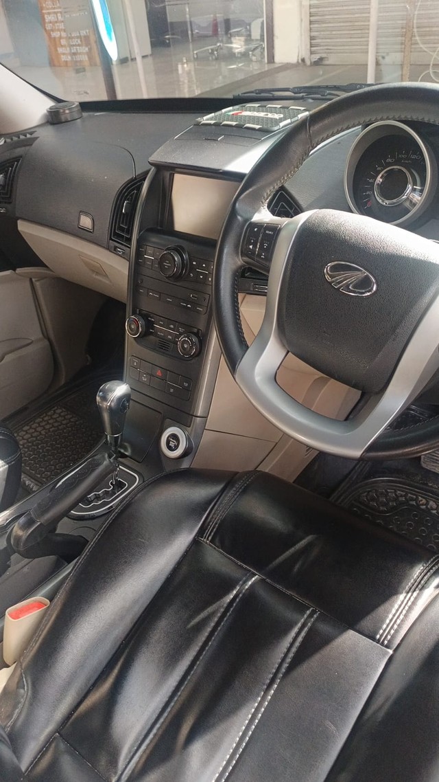 Second-hand 2017 Mahindra XUV500 W9 1.99 for sale in New Delhi-10