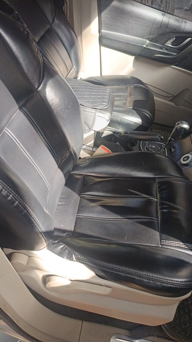 Second-hand 2017 Mahindra XUV500 W9 1.99 for sale in New Delhi-8