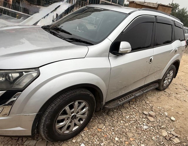Second-hand 2017 Mahindra XUV500 W9 1.99 for sale in New Delhi-9