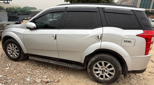 Second-hand 2017 Mahindra XUV500 W9 1.99 for sale in New Delhi-6