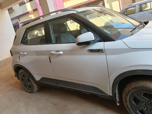 Hyundai Venue SX Second-hand 2023 Hyundai Venue SX for sale in Deoghar-1