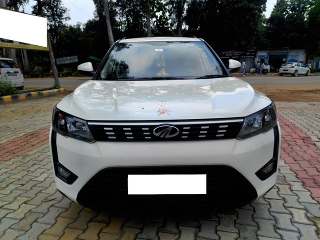 Second-hand 2022 Mahindra XUV300 W6 Diesel Sunroof BSVI for sale in Bijnor-4