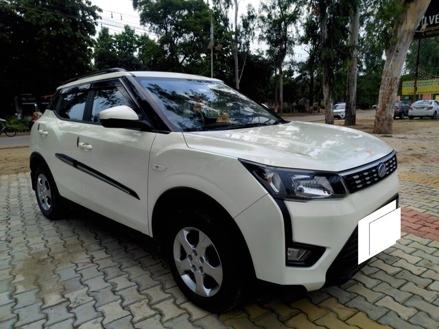 Second-hand 2022 Mahindra XUV300 W6 Diesel Sunroof BSVI for sale in Bijnor-8