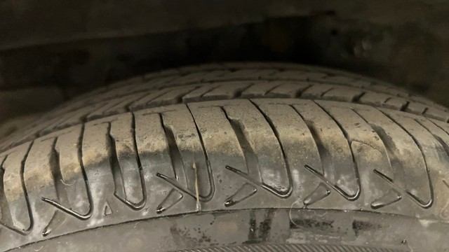 Second-hand 2016 Hyundai EON Magna for sale in Pune-38