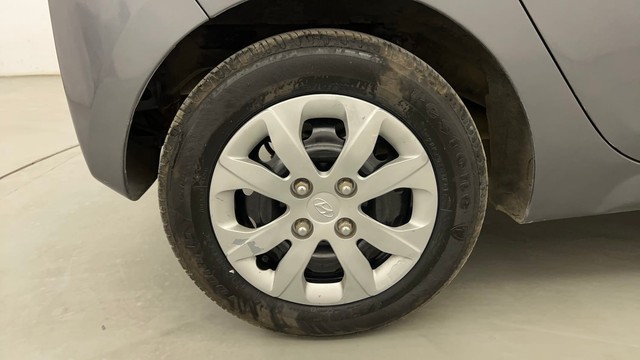 Second-hand 2016 Hyundai EON Magna for sale in Pune-18