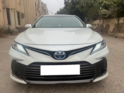 Second-hand 2023 Toyota Camry 2.5 Hybrid for sale in New Delhi