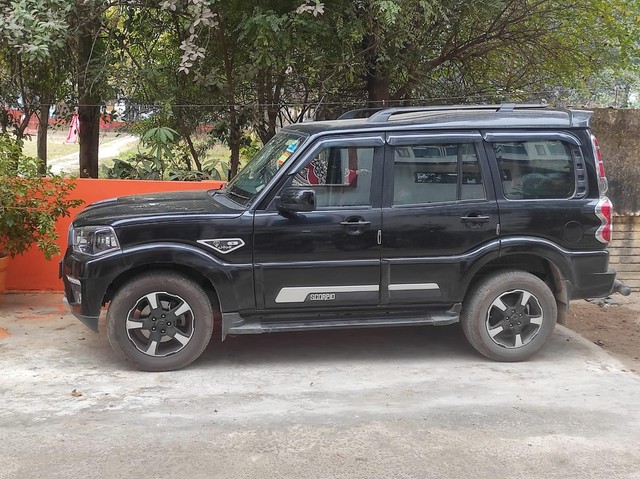 Second-hand 2024 Mahindra Scorpio S for sale in Lucknow-2