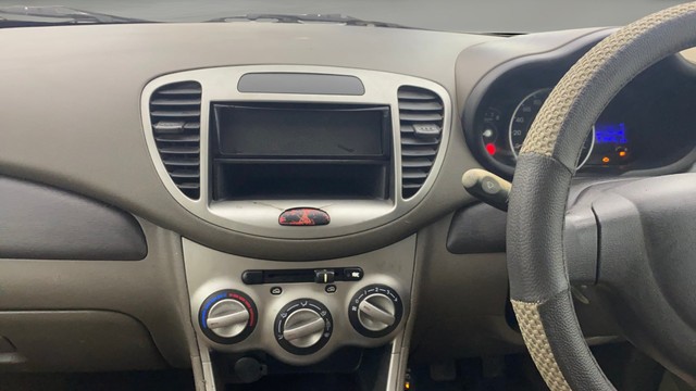 Hyundai i10 Magna 1.1L Second-hand 2014 Hyundai i10 Magna 1.1L for sale in Ahmedabad-3