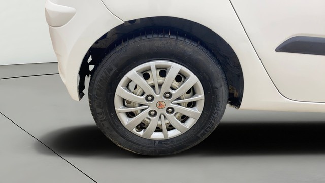 Hyundai i10 Magna 1.1L Second-hand 2014 Hyundai i10 Magna 1.1L for sale in Ahmedabad-27