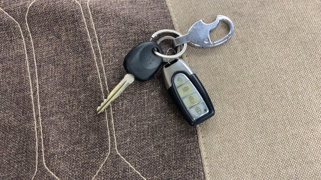 Hyundai i10 Magna 1.1L Second-hand 2014 Hyundai i10 Magna 1.1L for sale in Ahmedabad-10