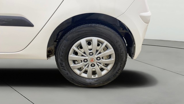 Hyundai i10 Magna 1.1L Second-hand 2014 Hyundai i10 Magna 1.1L for sale in Ahmedabad-28