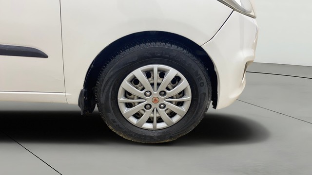 Hyundai i10 Magna 1.1L Second-hand 2014 Hyundai i10 Magna 1.1L for sale in Ahmedabad-26