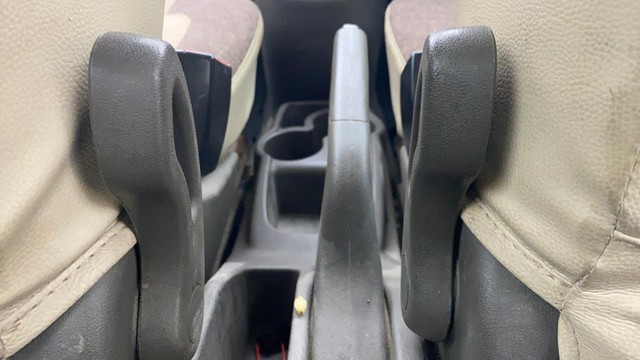 Hyundai i10 Magna 1.1L Second-hand 2014 Hyundai i10 Magna 1.1L for sale in Ahmedabad-9