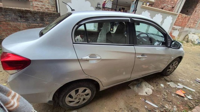 Second-hand 2014 Honda Amaze S i-Dtech for sale in Gorakhpur-3
