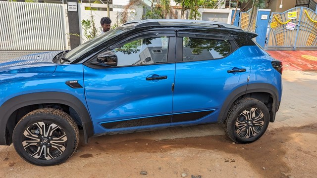 Second-hand 2023 Renault Kiger RXZ for sale in Pune-4