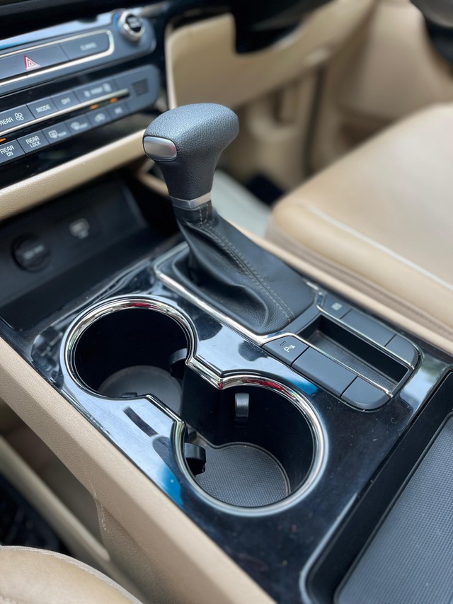 Second-hand 2022 Kia Carnival Limousine for sale in Mumbai-21