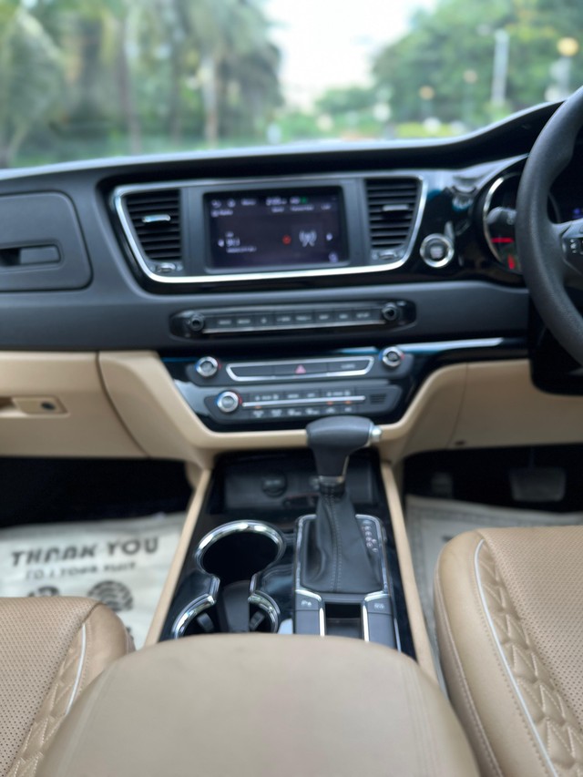 Second-hand 2022 Kia Carnival Limousine for sale in Mumbai-49