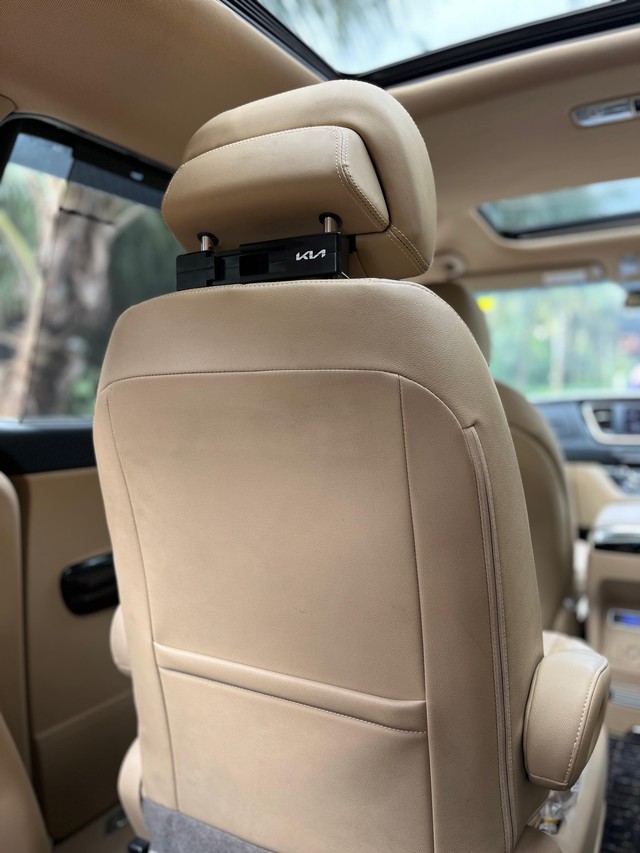 Second-hand 2022 Kia Carnival Limousine for sale in Mumbai-52