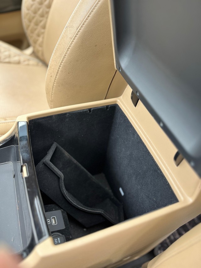 Second-hand 2022 Kia Carnival Limousine for sale in Mumbai-7