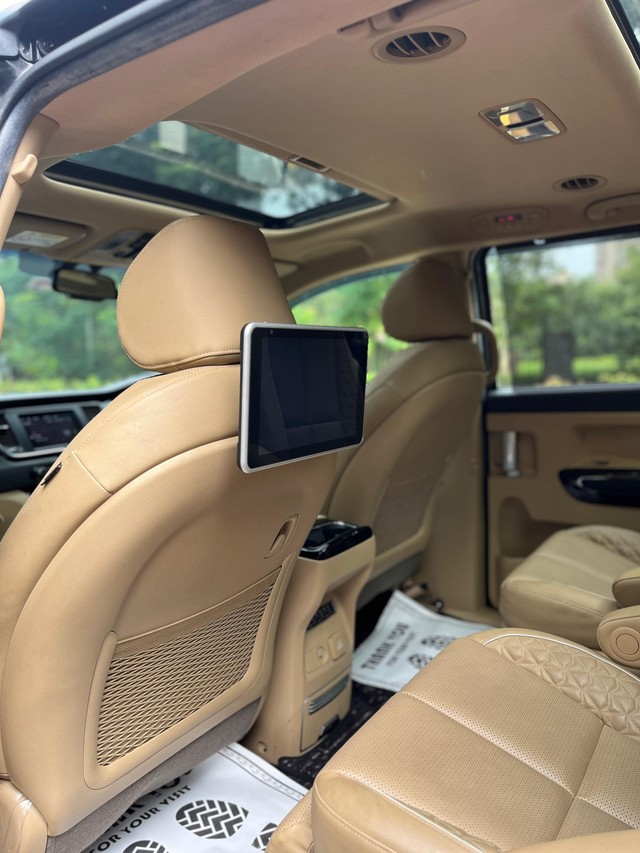 Second-hand 2022 Kia Carnival Limousine for sale in Mumbai-35