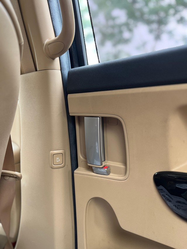 Second-hand 2022 Kia Carnival Limousine for sale in Mumbai-10