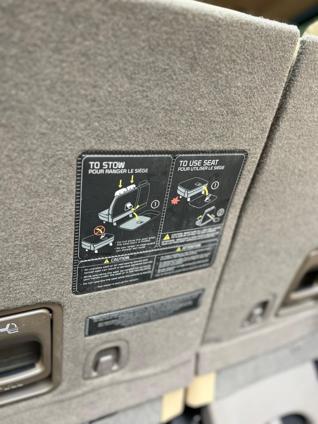 Second-hand 2022 Kia Carnival Limousine for sale in Mumbai-64