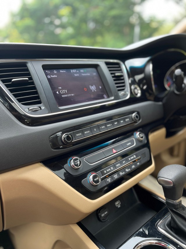 Second-hand 2022 Kia Carnival Limousine for sale in Mumbai-37