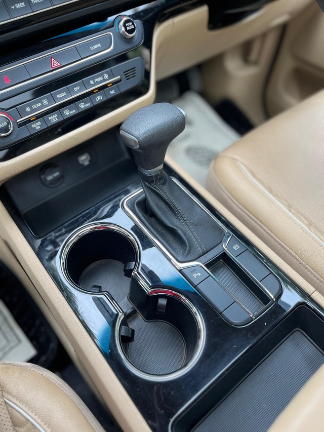 Second-hand 2022 Kia Carnival Limousine for sale in Mumbai-32