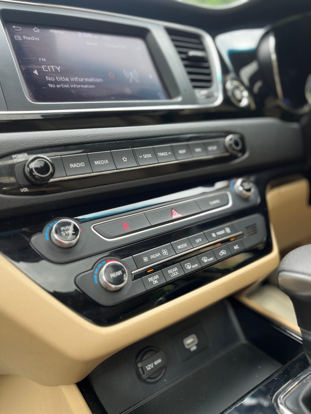 Second-hand 2022 Kia Carnival Limousine for sale in Mumbai-22