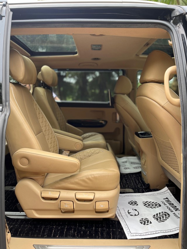 Second-hand 2022 Kia Carnival Limousine for sale in Mumbai-38