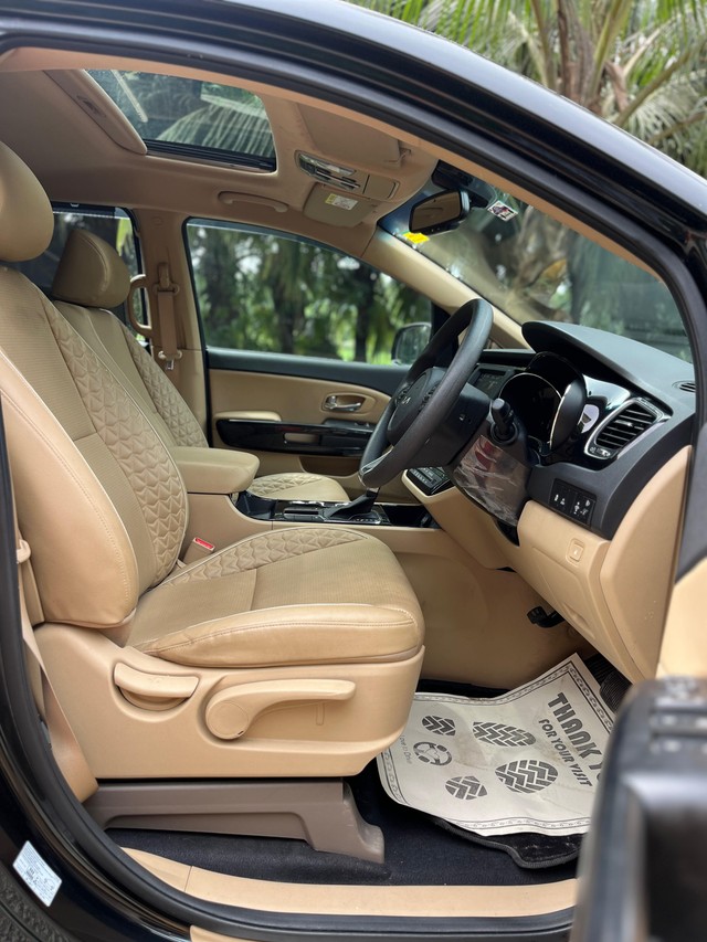 Second-hand 2022 Kia Carnival Limousine for sale in Mumbai-26