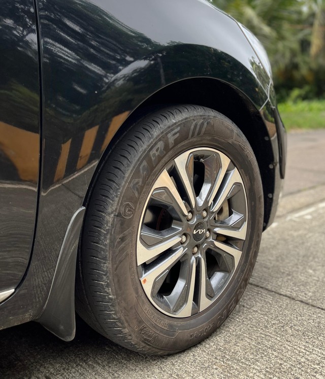 Second-hand 2022 Kia Carnival Limousine for sale in Mumbai-8