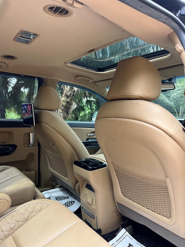 Second-hand 2022 Kia Carnival Limousine for sale in Mumbai-33