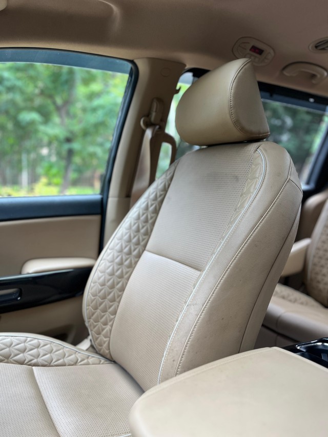 Second-hand 2022 Kia Carnival Limousine for sale in Mumbai-13