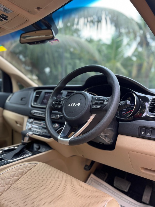Second-hand 2022 Kia Carnival Limousine for sale in Mumbai-4