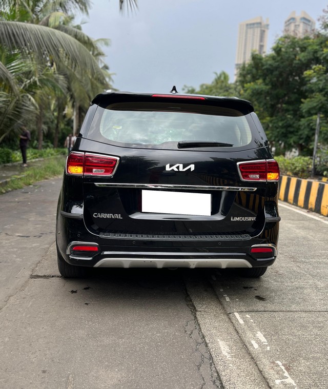 Second-hand 2022 Kia Carnival Limousine for sale in Mumbai-2