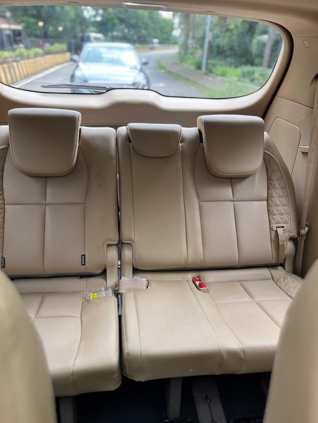 Second-hand 2022 Kia Carnival Limousine for sale in Mumbai-41