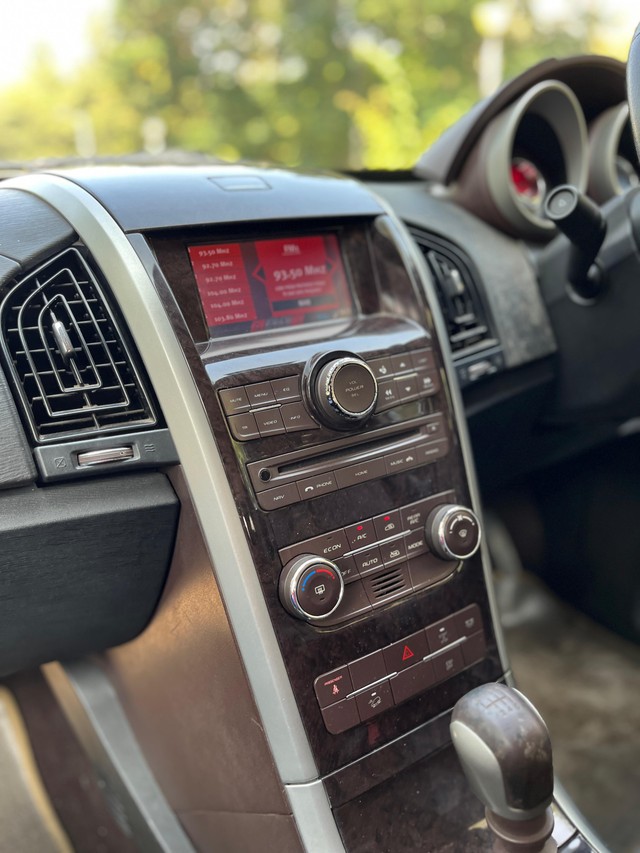 Second-hand 2014 Mahindra XUV500 W8 FWD for sale in Mumbai-11