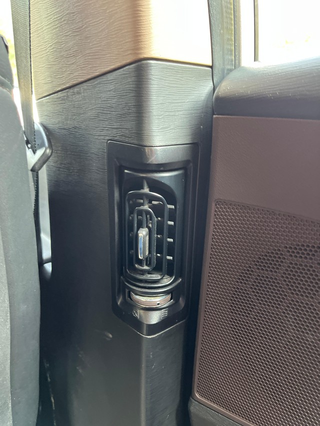 Second-hand 2014 Mahindra XUV500 W8 FWD for sale in Mumbai-20